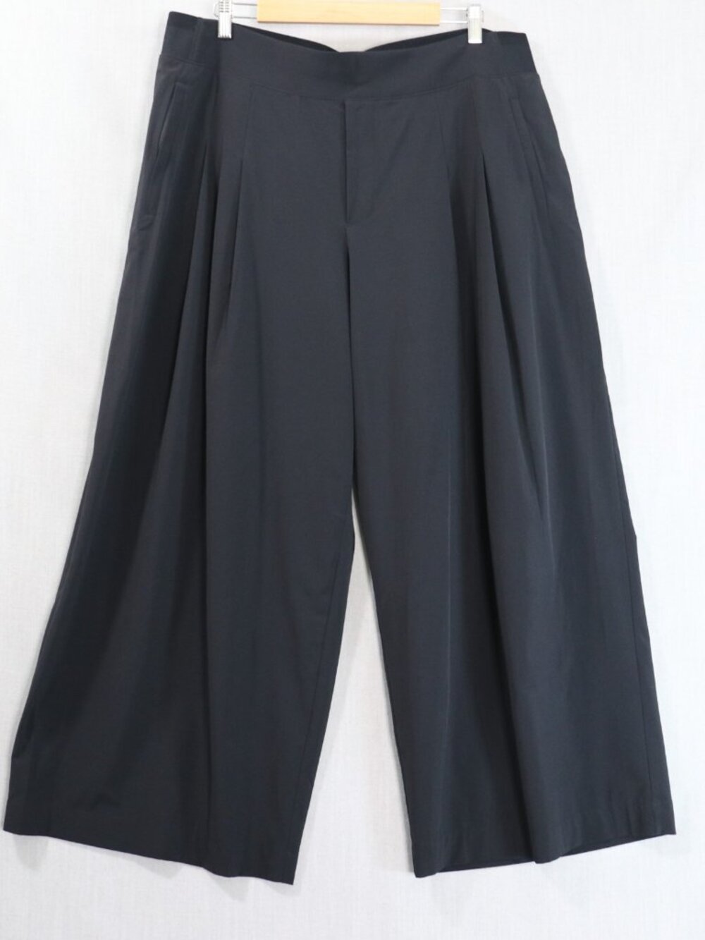 Athleta Black High Rise Pleated Wide Leg Palazzo Pant 18 Travel Quiet Luxury